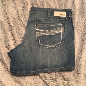 Ariat Boyfriend Jean shorts size 34 Regular